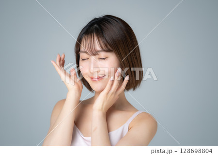 若い女性　ビューティー 128698804