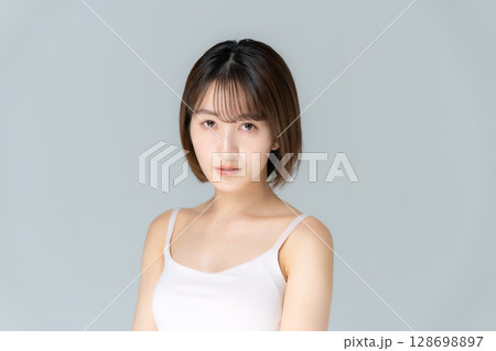 若い女性　ビューティー 128698897