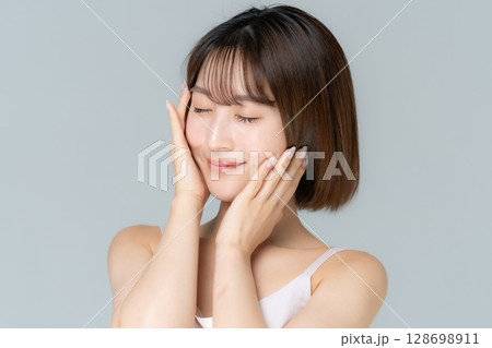 若い女性　ビューティー 128698911