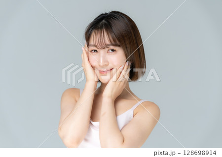 若い女性　ビューティー 128698914