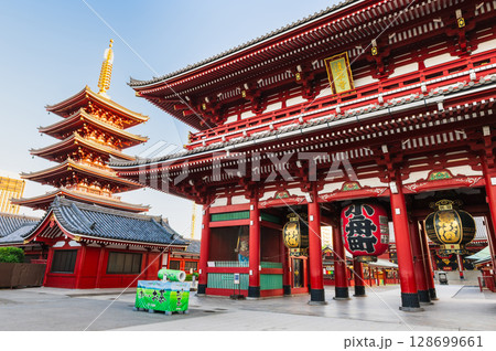 浅草寺 宝蔵門と五重塔 浅草寺 宝蔵門と五重塔 128699661