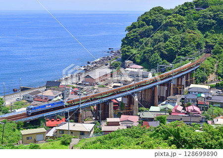 東海道本線 根府川-早川 JR貨物 EF210-333(吹田)+日鐵チキ 東海道本線 根府川-早川 JR貨物 EF210-333(吹田)+日鐵チキ 128699890