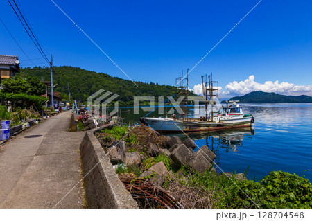 沖島の湖畔風景 沖島の湖畔風景 128704548