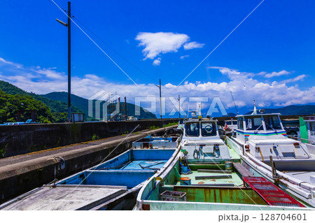 沖島の湖畔風景 沖島の湖畔風景 128704601