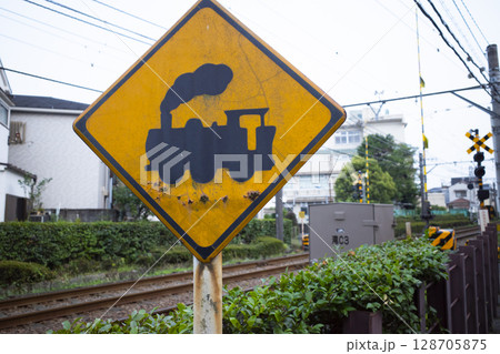 都電サクラトラムの標識がある風景 128705875