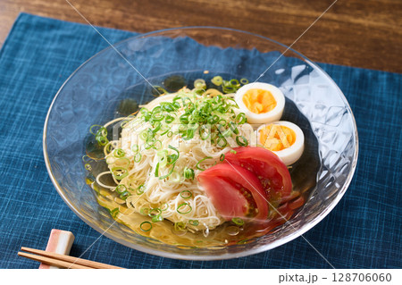 白出汁と胡麻油風味のそうめん 128706060