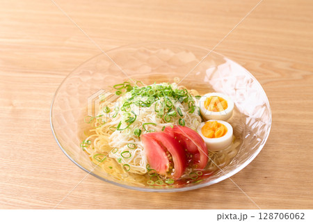 白出汁と胡麻油風味のそうめん 128706062