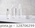 無地のコスメボトル 128706299