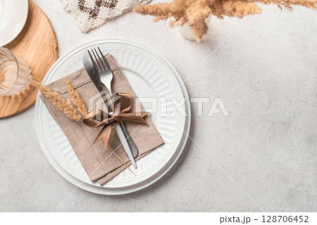 Boho table setting with dry plants Boho table setting with dry plants 128706452