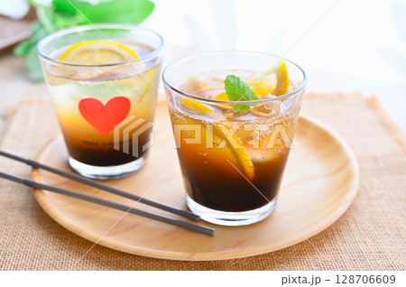 夏の爽やかなコーヒー飲料 夏の爽やかなコーヒー飲料 128706609