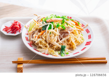 博多名物 豚骨焼きラーメン 博多名物 豚骨焼きラーメン 128706656