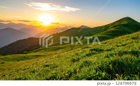 《AI画像》夕陽に照らされる新緑の丘 128706678