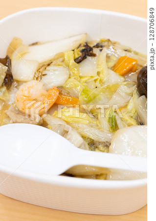 美味しいコンビニ弁当の中華丼弁当 美味しいコンビニ弁当の中華丼弁当 128706849