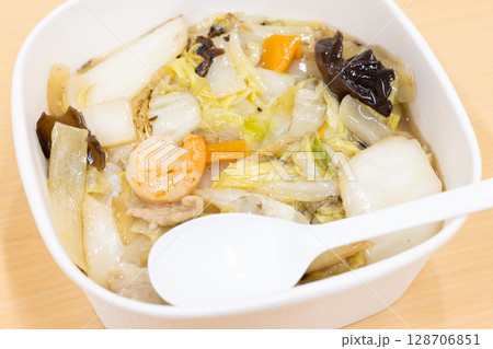 美味しいコンビニ弁当の中華丼弁当 美味しいコンビニ弁当の中華丼弁当 128706851