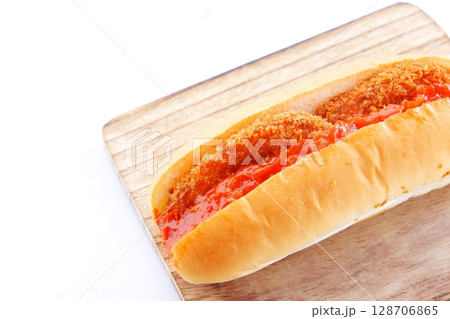 おいしいコロッケパン 128706865