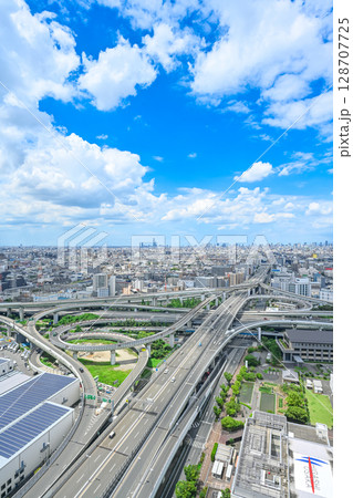 澄んだ青空の日に撮影した都会の高速道路と街並みの俯瞰風景 ~東大阪JCT~ 【大阪都市風景】 澄んだ青空の日に撮影した都会の高速道路と街並みの俯瞰風景 ~東大阪JCT~ 【大阪都市風景】 128707725