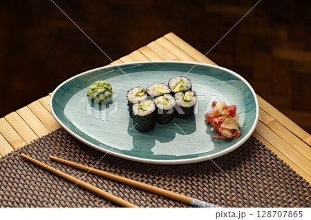Avocado hosomaki rolls Avocado hosomaki rolls 128707865
