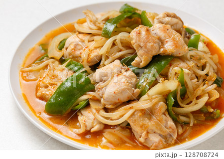 鶏肉ともやしの辛味噌炒め 128708724