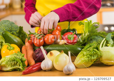 Many healthy colorful vegetables 128709527