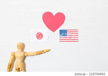 日本とアメリカの間にハートマークがある 128709962
