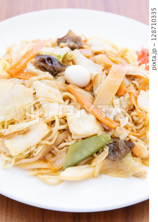 野菜たっぷりの美味しい中華焼きそば 128710335