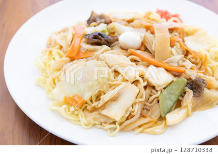 野菜たっぷりの美味しい中華焼きそば 野菜たっぷりの美味しい中華焼きそば 128710338