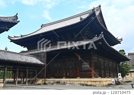 京都市妙心寺の雄大な法堂 128710475