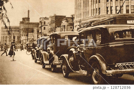 古写真 1932年 東京 晴海通りの銀座四丁目付近 古写真 1932年 東京 晴海通りの銀座四丁目付近 128712036