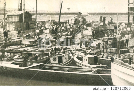 古写真　1932年　東京　築地の魚河岸 128712069