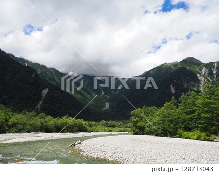 初夏の上高地 128713043