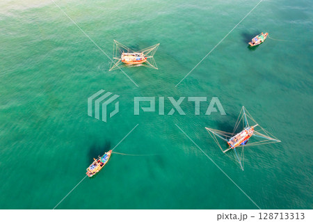 Morning Fish Market at Binh Minh Beach, Quang Nam Province, Vietnam 128713313