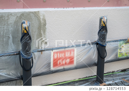 バイク駐輪場の塗装工事 128714553