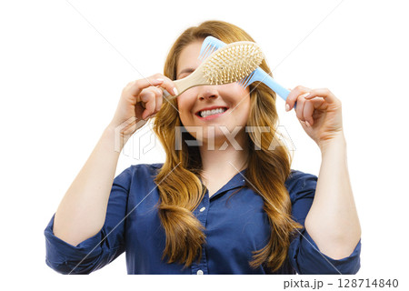 Girl long hair with comb brush 128714840