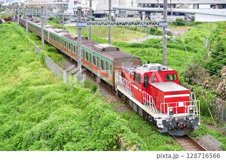 東海道貨物支線　東高島－桜木町　JR貨物　DD200-23（愛知）+東急　5000系　5106F編成 128716566