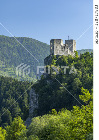 Strecno Castle dominating the Vah river valley in Zilina Region, Slovakia 128717983