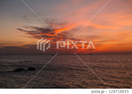Beautiful Sunset Sea with Pink Clouds. 128718033