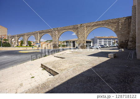 Los Arcos Aqueduct spanning Carretera de Alcaniz in Teruel, Spain 128718122