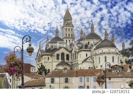 Saint Front Cathedral towering over Perigueux cityscape in Dordogne, France 128718151