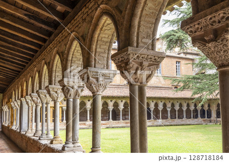 Cloister of Saint Pierre Abbey showing sculpted capitals and romanesque arches in Moissac, France Cloister of Saint Pierre Abbey showing sculpted capitals and romanesque arches in Moissac, France 128718184