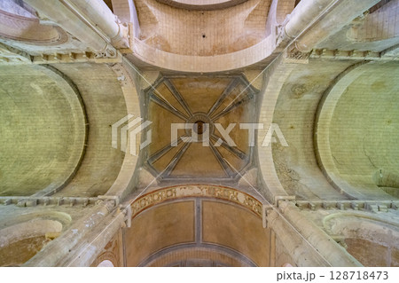 Cupola and arches forming the ceiling of the Church of Notre Dame la Grande in Poitiers, France 128718473