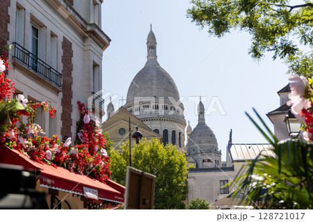 Montmartre View with Historic Real Estate and Charming Parisian Architecture 128721017