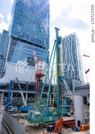 渋谷駅前の建築工事現場の風景 渋谷駅前の建築工事現場の風景 128723500