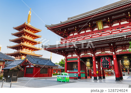 浅草寺　宝蔵門と五重塔 128724024