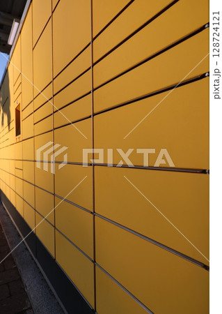 A yellow wall with a black border 128724121