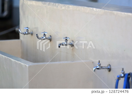 学校の水飲み場　イメージ 128724476