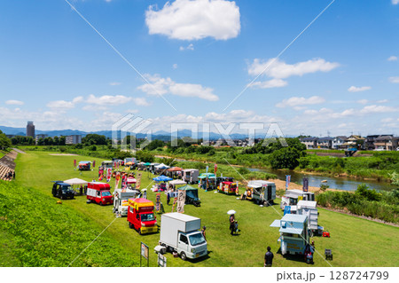 夏のイベント　燈篭流し 128724799