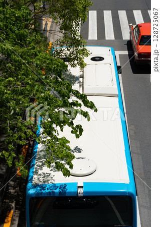 路線バスの白い天井 路線バスの白い天井 128725067