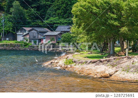 奥琵琶湖風景 滋賀県長浜市西浅井町大浦 奥琵琶湖風景 滋賀県長浜市西浅井町大浦 128725691