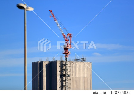 建築現場のクレーン イメージ 建築現場のクレーン イメージ 128725883
