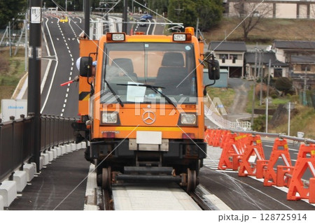 軌陸車 128725914
